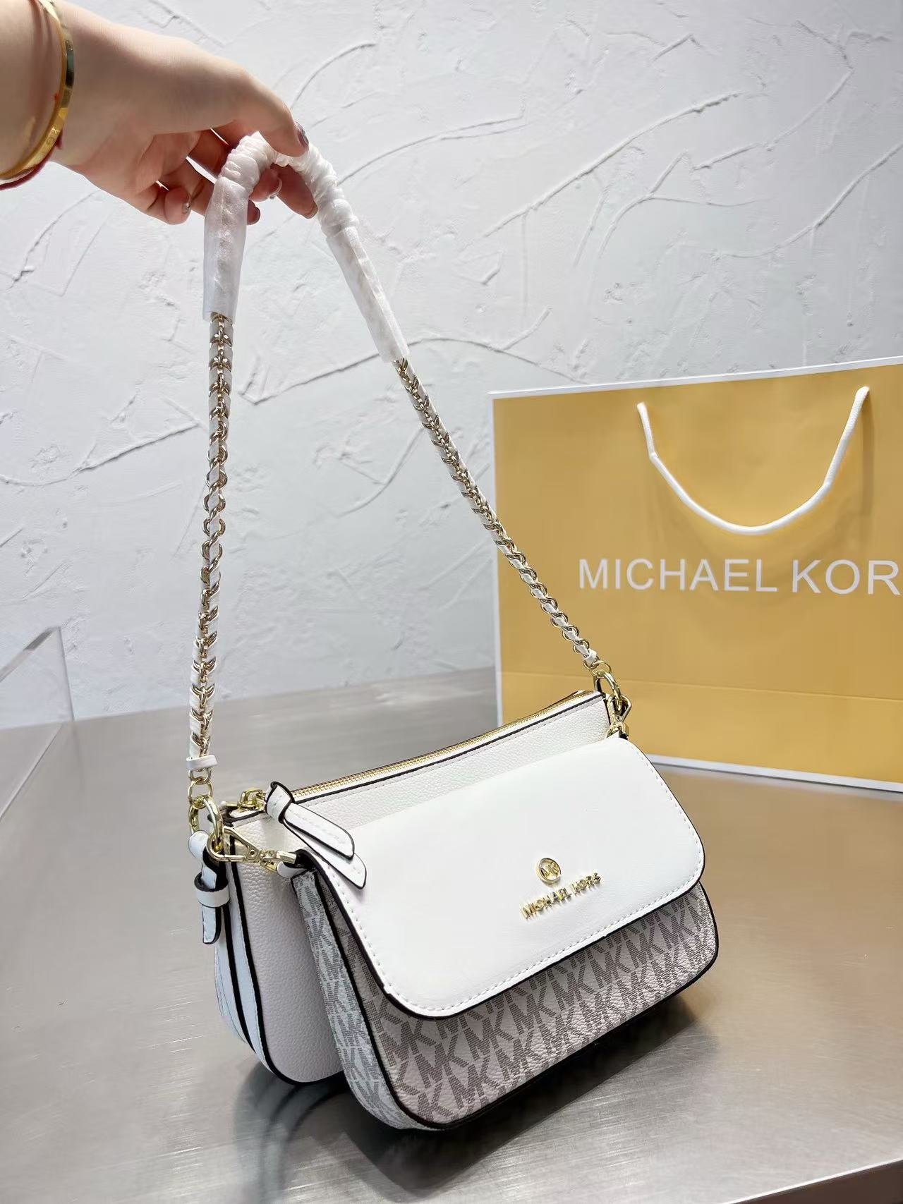 Women'S Bags Of Michael Kors - Nowa, elegancka damska torba Michael Kors